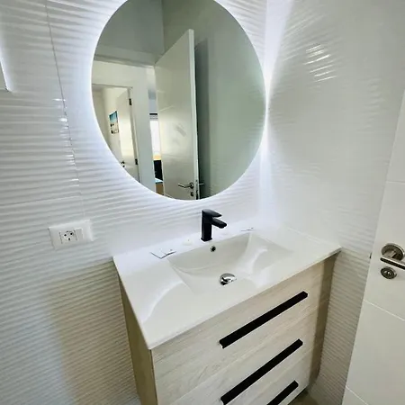 Apartamento Newly Renovated Vistas Muelle De Cristianos Pier View Free Wifi *