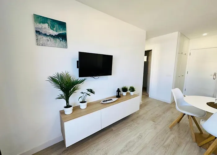 Newly Renovated Vistas Muelle De Cristianos Pier View Free Wifi アパート *