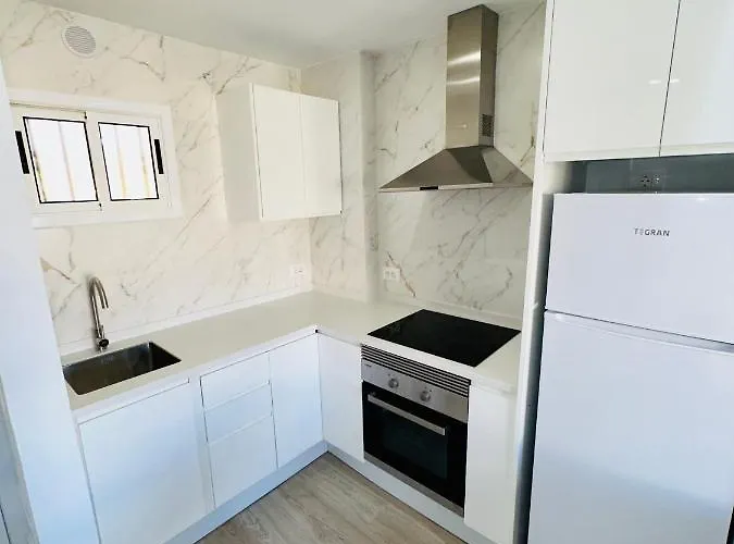 Newly Renovated Vistas Muelle De Cristianos Pier View Free Wifi アパート アロナ