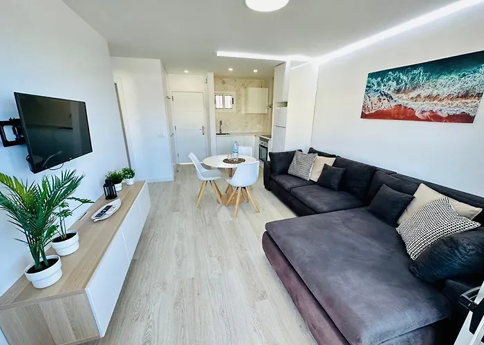 Newly Renovated Vistas Muelle De Cristianos Pier View Free Wifi アパート