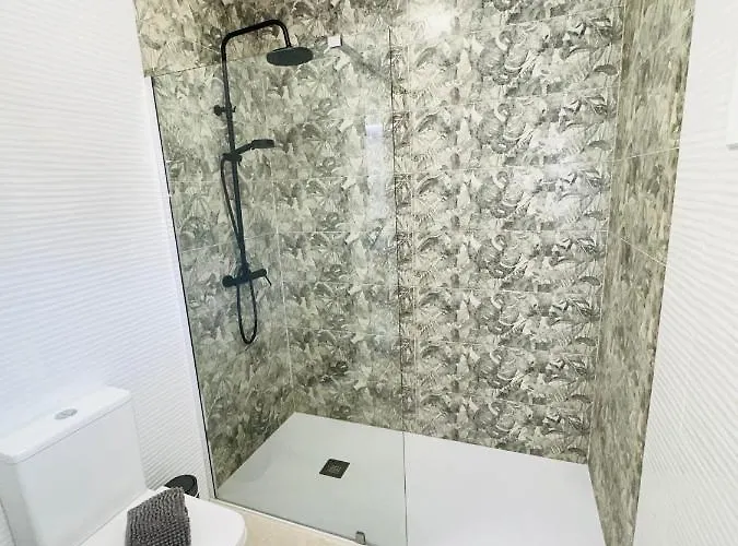 Newly Renovated Vistas Muelle De Cristianos Pier View Free Wifi アパート アロナ