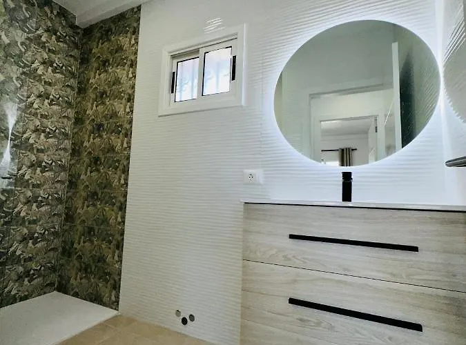 Newly Renovated Vistas Muelle De Cristianos Pier View Free Wifi アパート