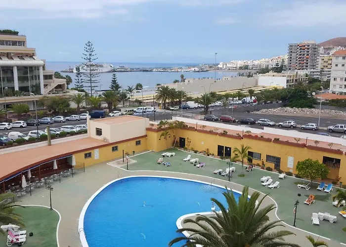 Newly Renovated Vistas Muelle De Cristianos Pier View Free Wifi アパート アロナ